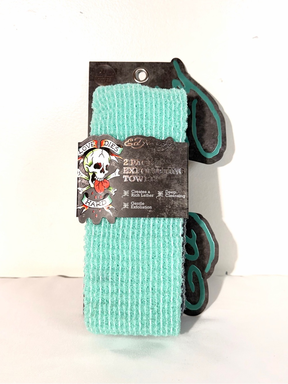Ed Hardy 2 Pack Exfoliating Towels